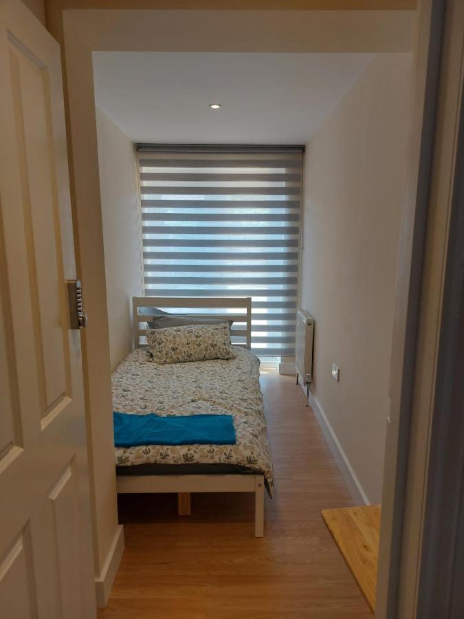 Vibrant Single Room Only For One Adult 绍斯霍 外观 照片