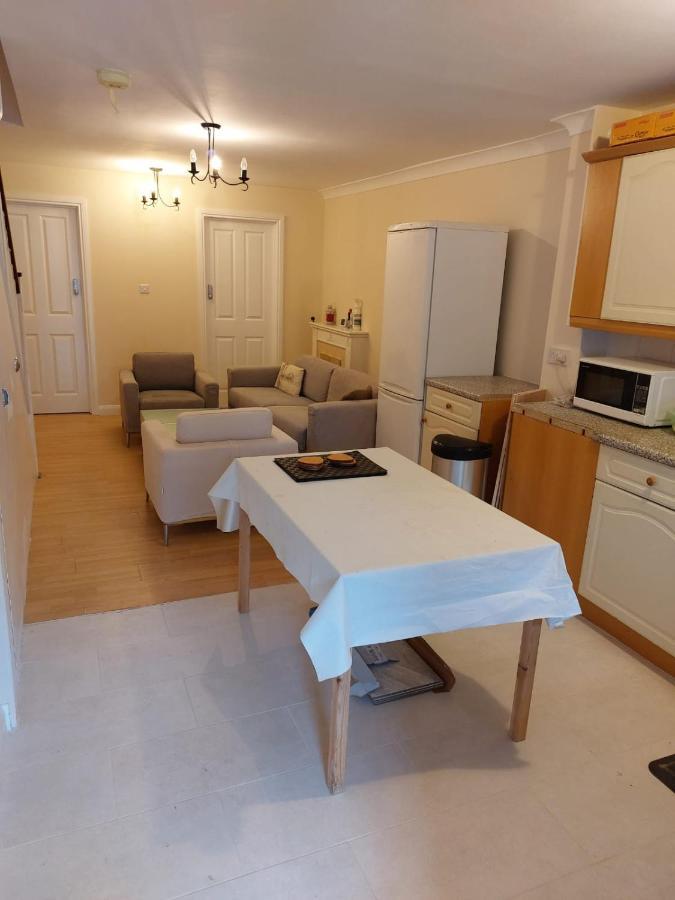 Vibrant Single Room Only For One Adult 绍斯霍 外观 照片